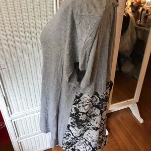 GRAY BLACK FLORAL HIGH/LOW BOBEAU TSHIRT TOP 2x